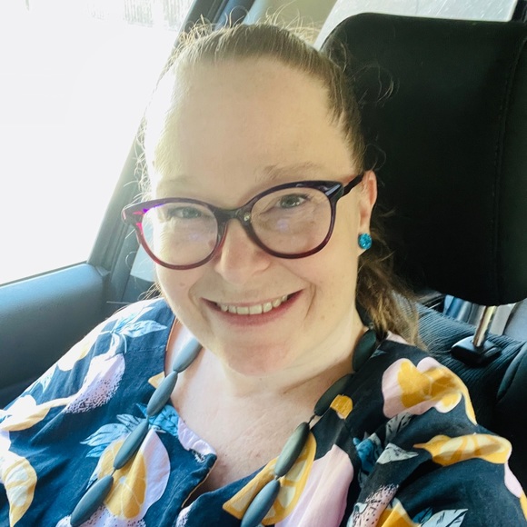 Meet your Posher, Karina - Picture 2 of 2